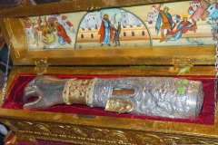 Απότμημα της δεξιάς χειρός στην Ιερά Μονή Παναχράντου Άνδρου (εικ1)