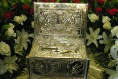 Απότμημα της δεξιάς χειρός στον Ιερό Ναό Αγίας Μαρίνης στη Μαΐστρο Αλεξανδρουπόλεως, συγκεκριμένα ένα δάκτυλο, το οποίο δωρήθηκε στον Ιερό Ναό από μοναστήρι της Ιεράς Αρχιεπισκοπής Ριμνικίου του Πατριαρχείου Ρουμανίας.