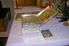 Απότμημα λειψάνου της Αγίας Μαρίνας στον Ιερό Ναό Αγίας Μαρίνης Πατρών τo οποίο δωρήθηκε στον Ναό από τον Μητροπολίτη Καστορίας κ. Σεραφείμ.